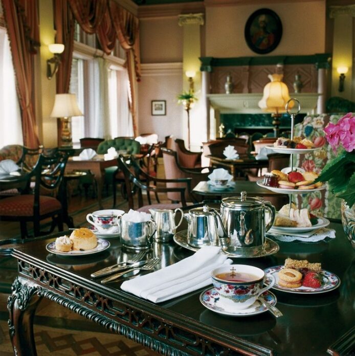 High Tea in de Fairmont Empress, 'Typically British'!